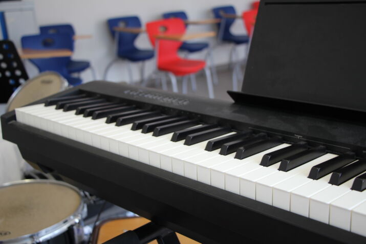 college salle de classe piano musique